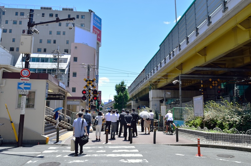 遠目から見たビル群の風景