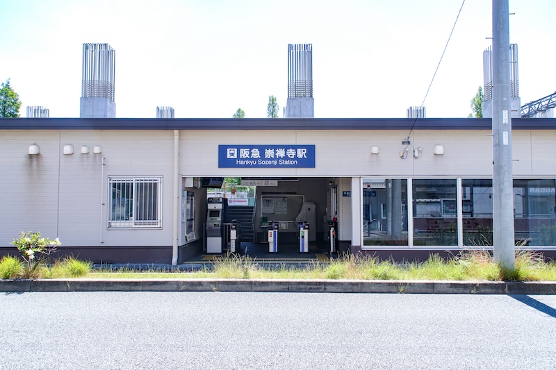 遠目から見たビル群の風景